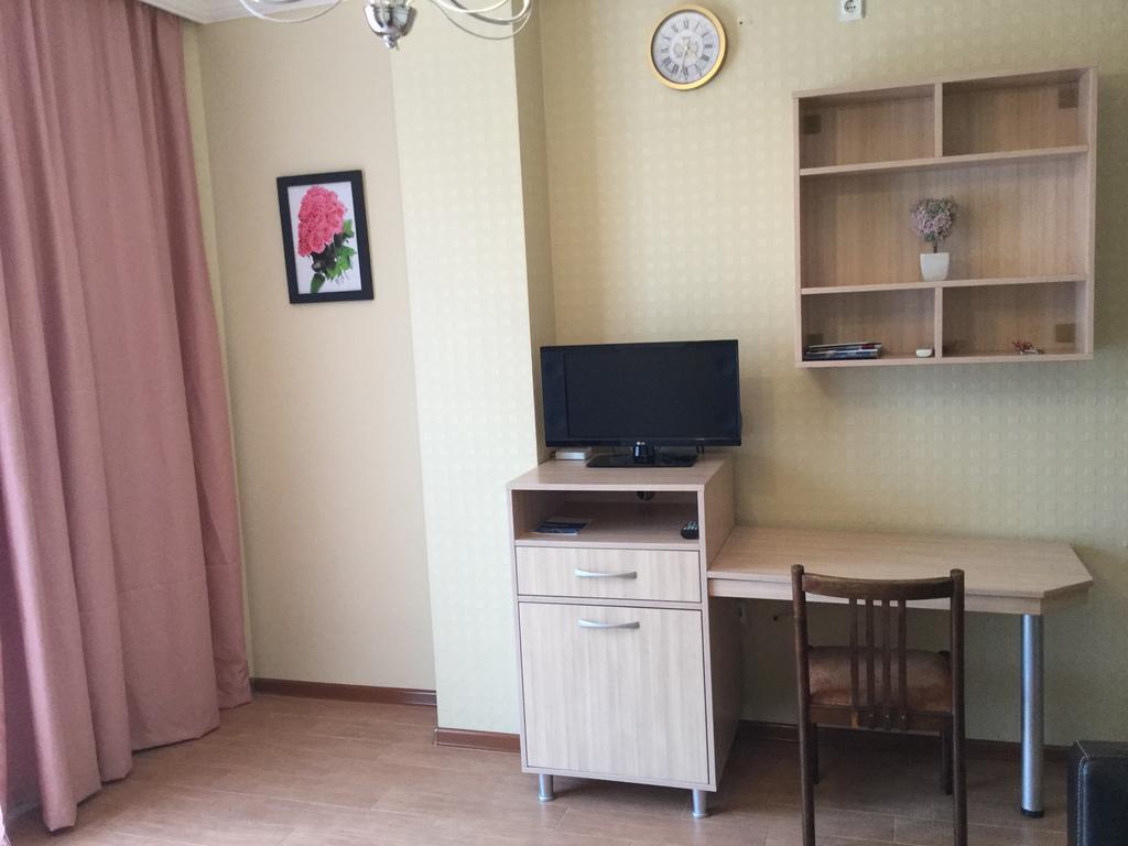 Nina'S Apartment On Gorgasali バトゥーミ エクステリア 写真