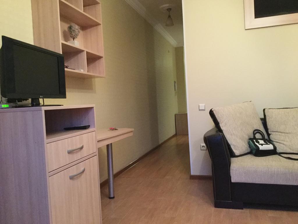 Nina'S Apartment On Gorgasali バトゥーミ エクステリア 写真