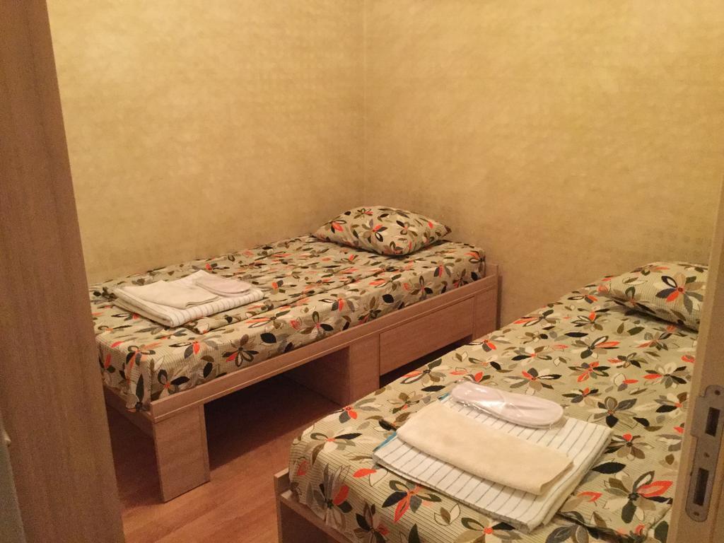 Nina'S Apartment On Gorgasali バトゥーミ エクステリア 写真