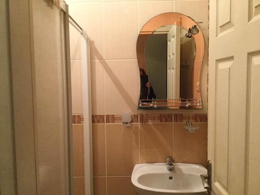 Nina'S Apartment On Gorgasali バトゥーミ エクステリア 写真