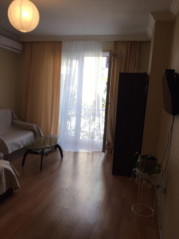 Nina'S Apartment On Gorgasali バトゥーミ エクステリア 写真